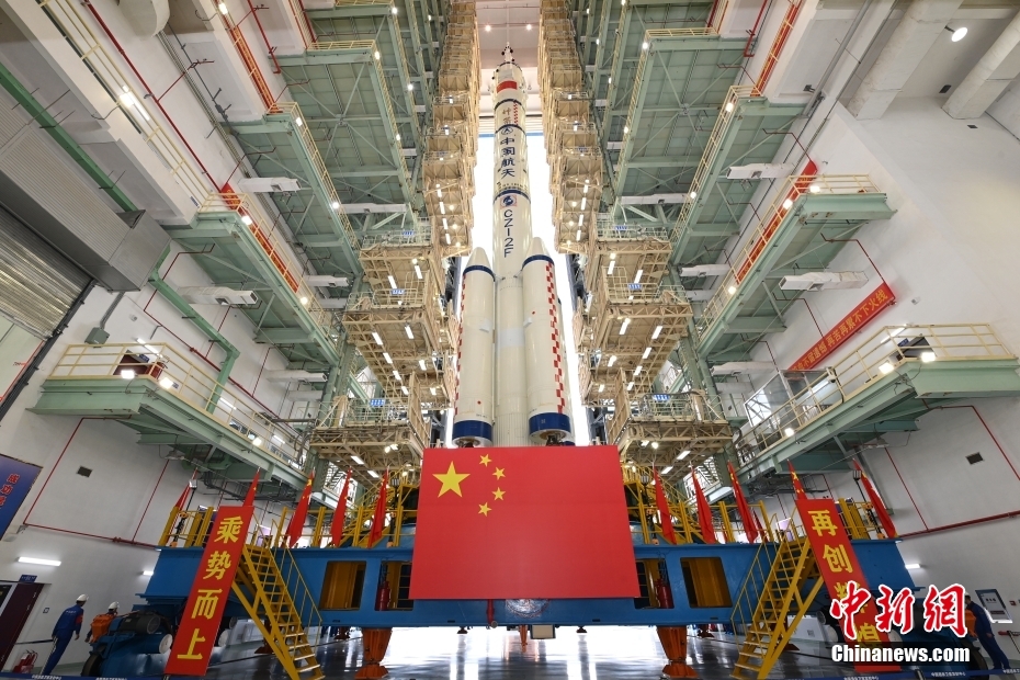 神舟二十号船箭组合体转运至发射区 计划近日择机发射
