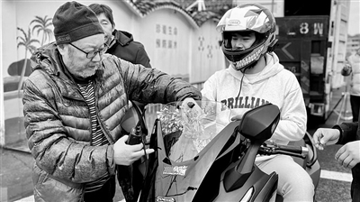 ײԺߵӰϪˮӳ ͸俧ȵζ