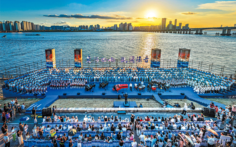 致敬抗战历史 瓯江畔千人大合唱