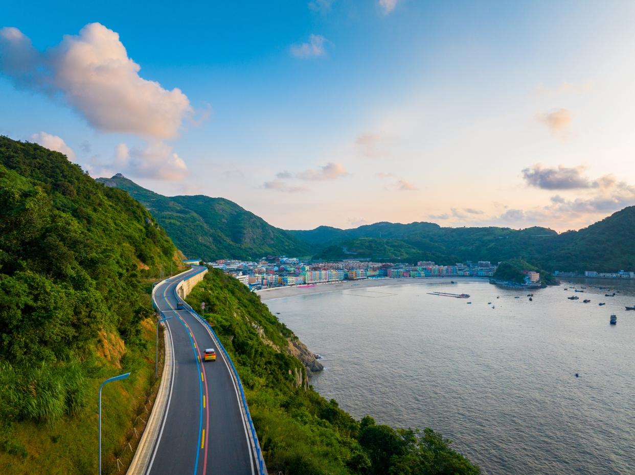 ƾ֡䡢Ծɽ֮ġǿ롱