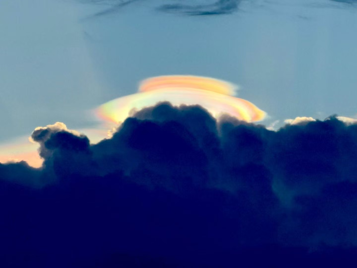 “七彩祥云”刷屏!这份来自天空的浪漫,你接住了吗?