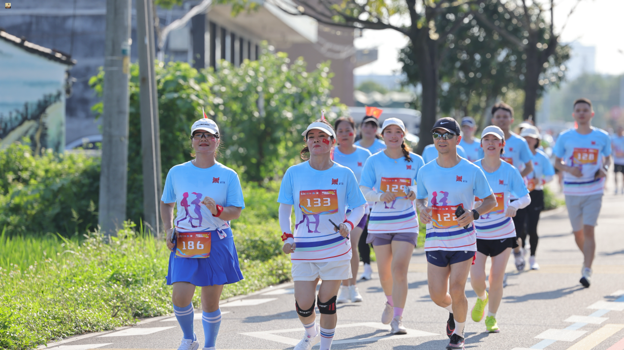 用脚步感受乡村活力 300余名跑者尽享温州平阳“村跑”
