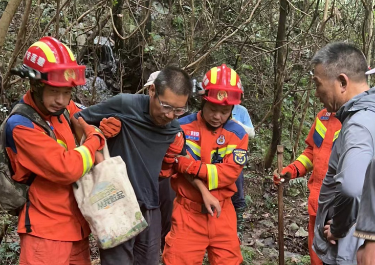 永嘉一老人上山捡板栗走失 消防彻夜寻找成功寻回