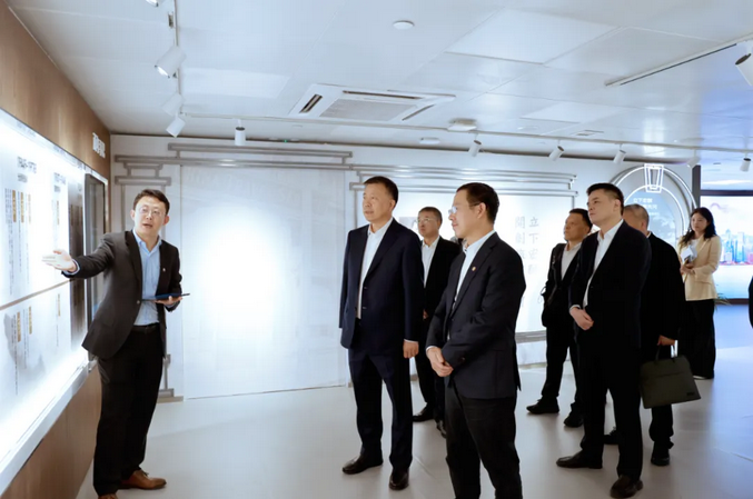 张振丰出席香港温州同乡会成立40周年活动并率市代表团在港开展经贸考察