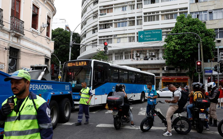 巴西里约警方剿匪行动击毙至少56名嫌疑人