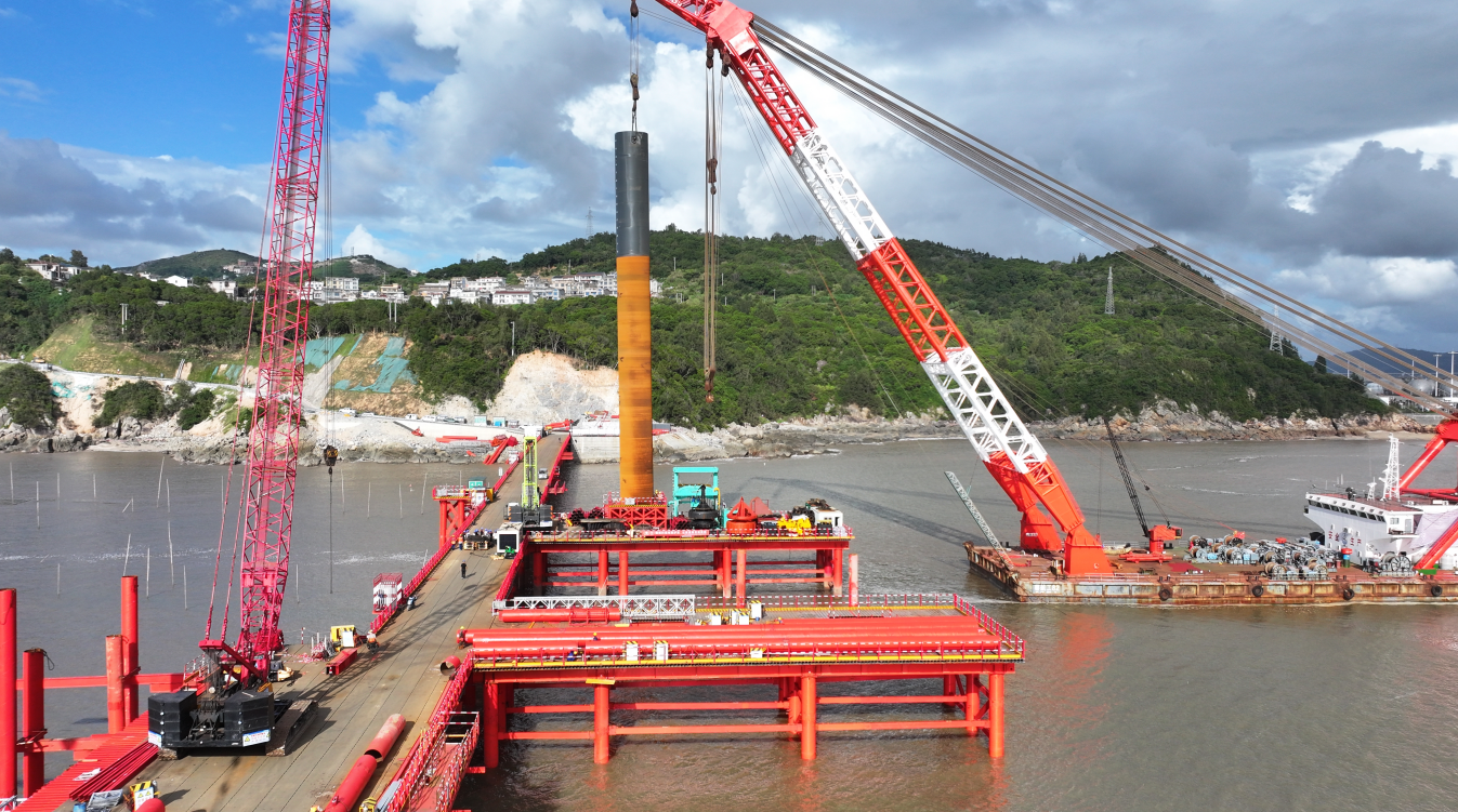 温州湾跨海特大桥首根桩基顺利浇筑