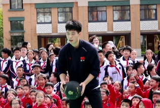 温州瑞安:“浙BA”球员走进新纪元小学 为孩子们带去一个“看得见的梦想”