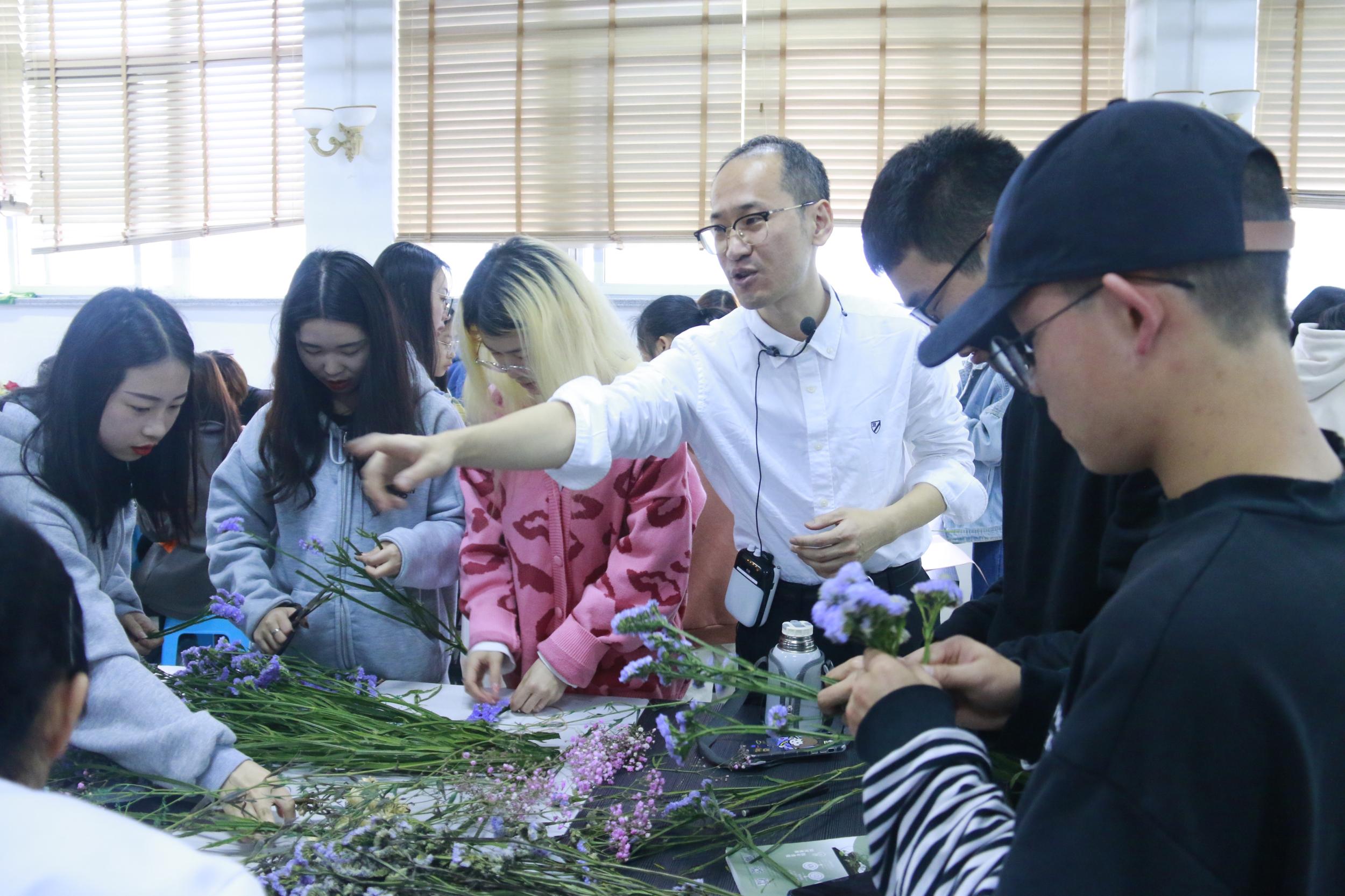 花艺 + 课程思政 =?温科院育人创意拉满