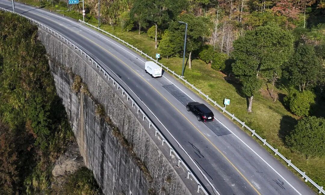 无人快递车“上岗”!文成山区物流开启智能收件时代