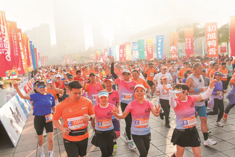 2025温州马拉松鸣枪 温州女将包揽全马半马冠军