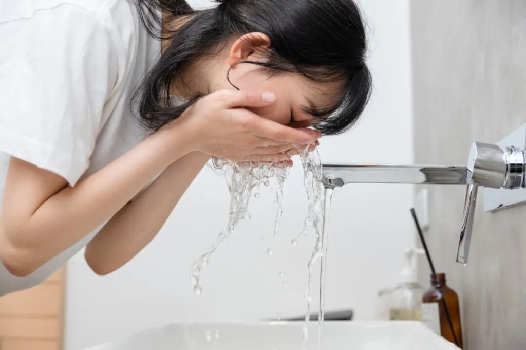 健康真相NO.580丨冷热水交替洗脸能收缩毛孔?