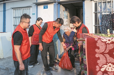 “番薯爷爷”意外离世 社区“接龙”延续爱心