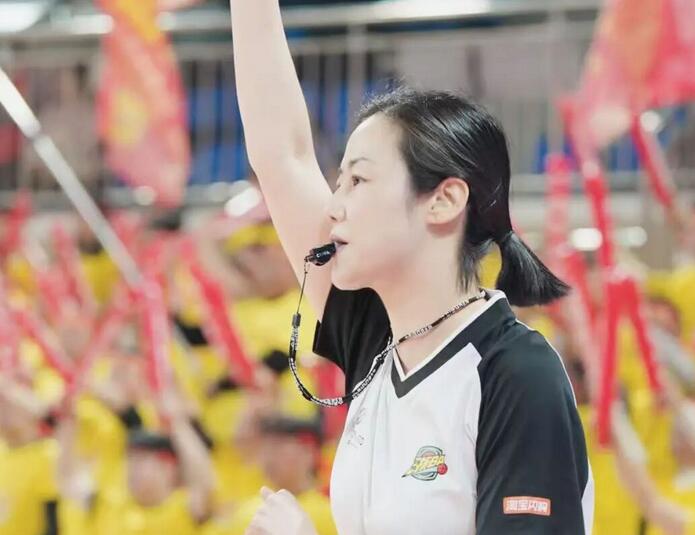 温州首位国家级篮球女裁判宋雅晓:浙BA的每声哨响都是历练