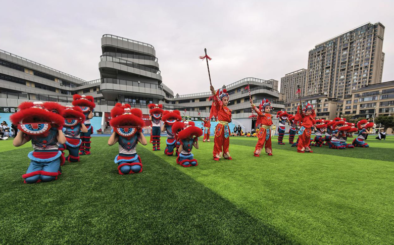 龙港首届校园舞龙舞狮比赛举行 300余学子竞展非遗魅力