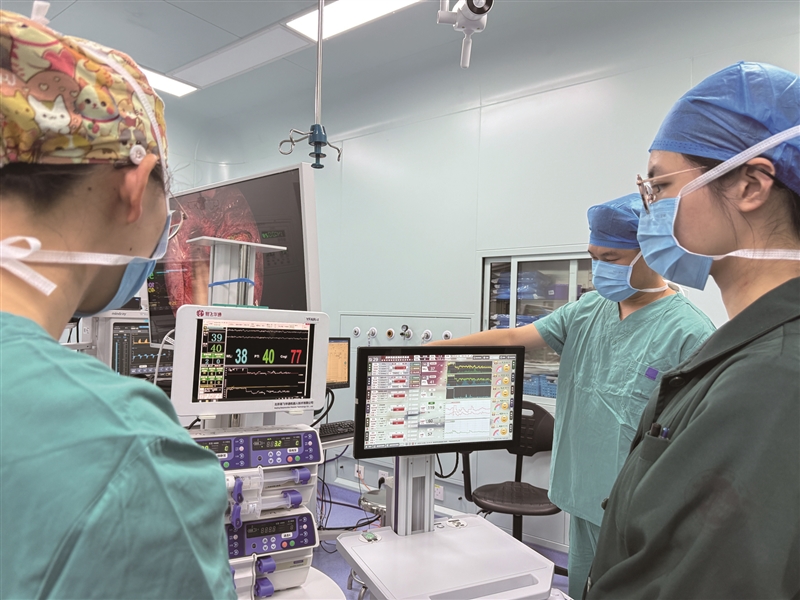加减药量精确到0.1毫升 全省首台麻醉机器人投用