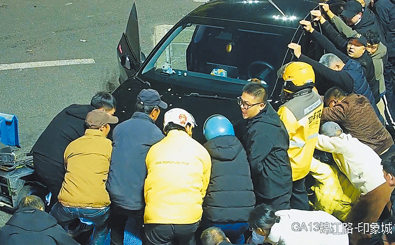 ������Ů����ͷ̧���ȳ���������Ա 20��40���£�����о�����