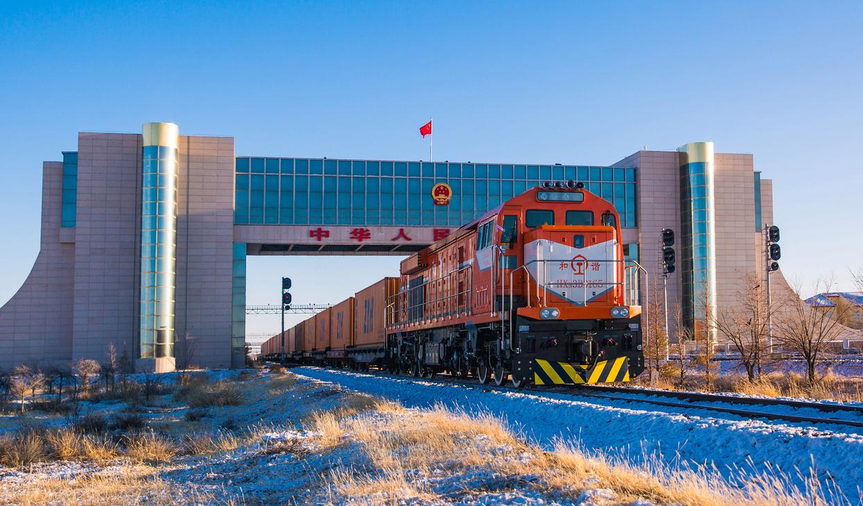 从海关数据看经济活力:累计通行2万多列 中欧班列加速开放脚步