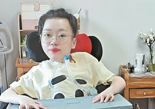 指尖传大爱 “海绵姐弟”从首月工资中捐出1000元