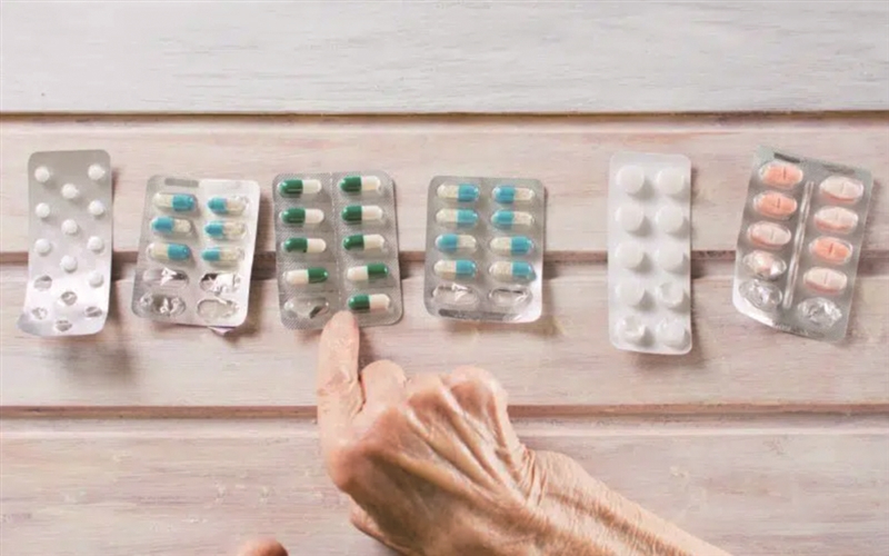 八旬老人日服20种药陷“处方瀑布” 医院精准干预为其实现用药“减负”