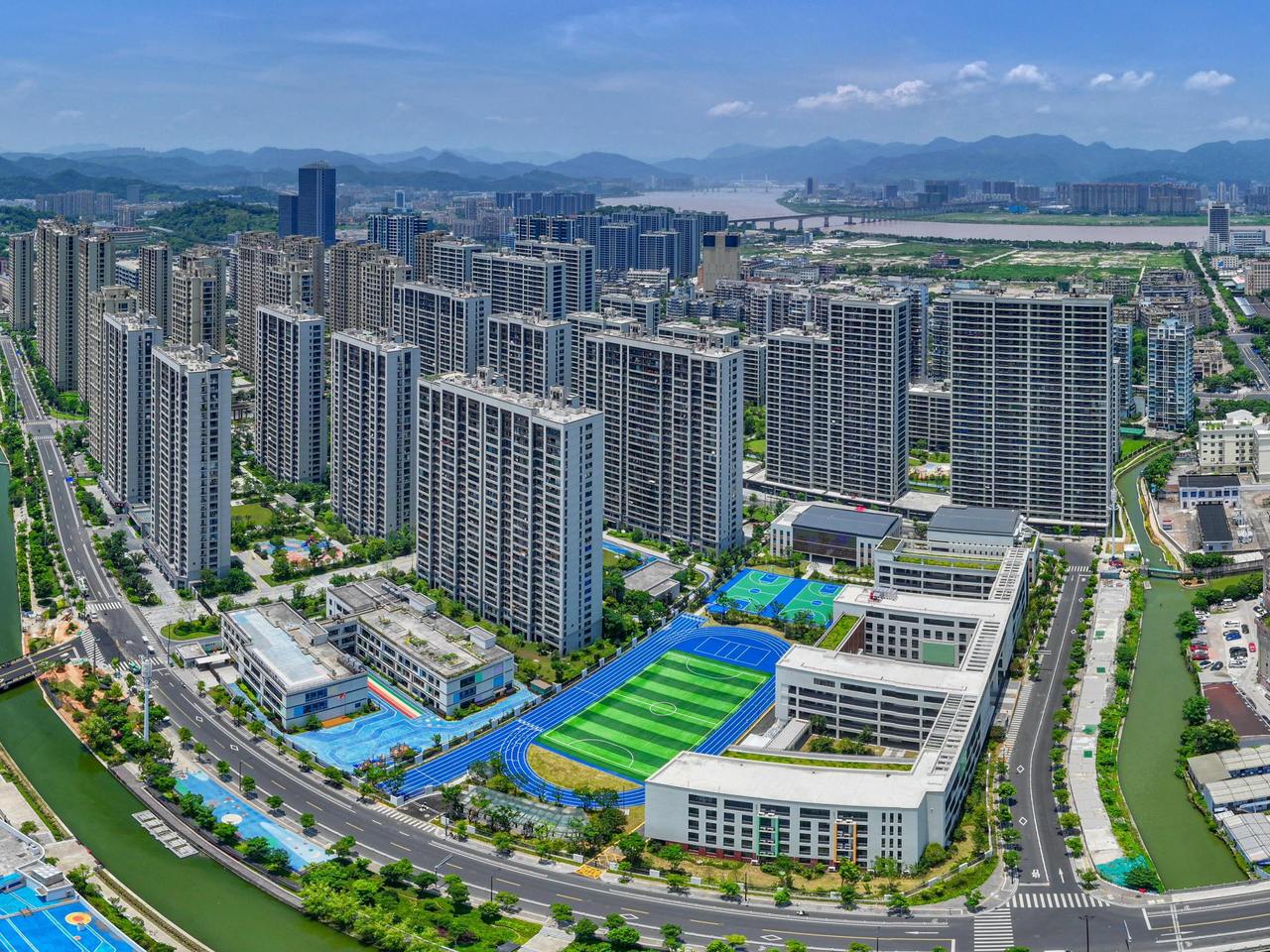 �ڳǽ��������ϣ�¹��˫������ֳ��й�ʱ��֮����