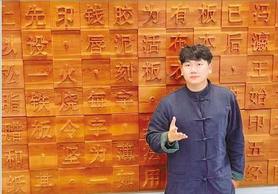 ����ة��ֽī֮�䣬���ָ���