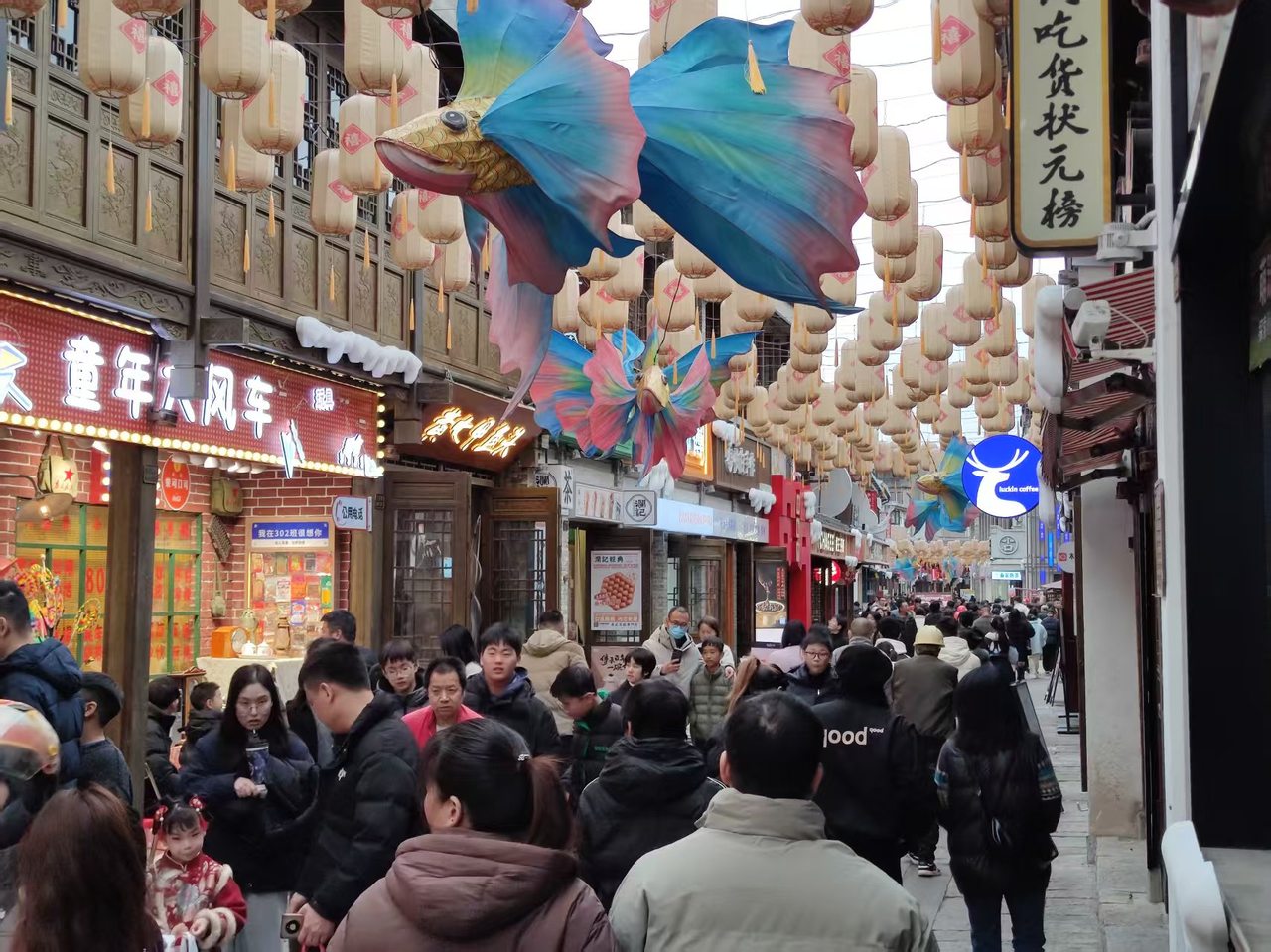 ����ʽ�и��в���� ������ǰ��ӭ�·�ΧŨ��