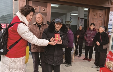 ����ů�г���ʻ��ƽ��˳Ϫ�� ���������ůɽ��ƶ������