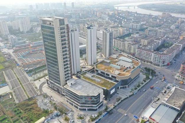 ��һ��ҵ�㳡330�������������� ���ļ۴Ӳ���20��Ԫ��200����Ԫ����