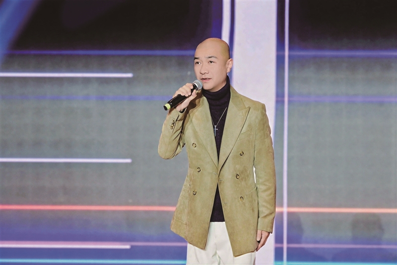 音乐人郑奕三十年深耕温州 一曲《逐浪飞》唱响家国情