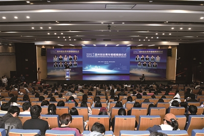 �Ի�������ѧ�� 2025���ݴ�ҵ���꿬ģ������������´�ҵ��