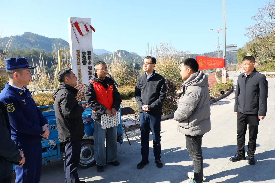 泰顺县委书记张银贵以“四不两直”方式督查森林防灭火工作