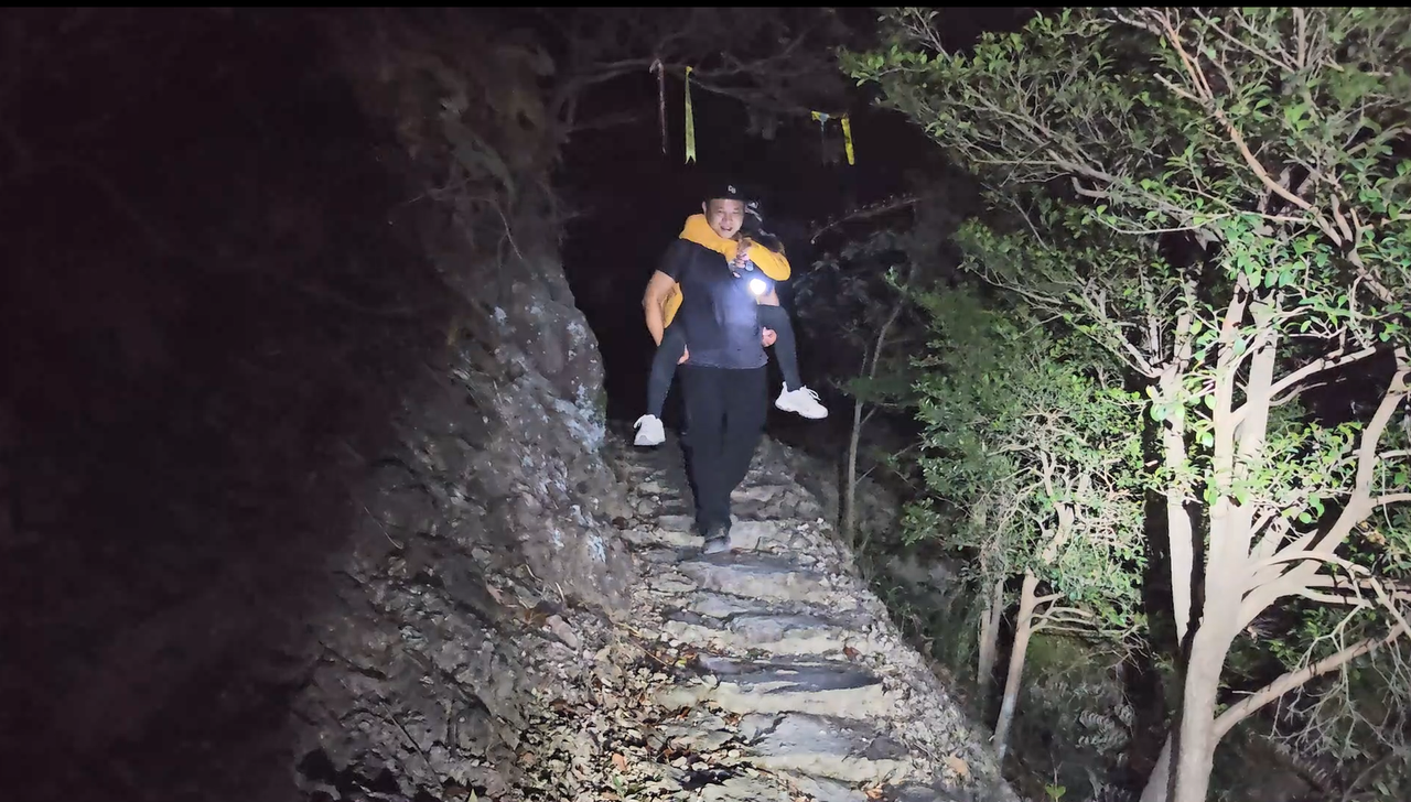 Ů�ӵ�ɽʱ����͸֧�����㵴ɽ İ��¿�Ѻ�����������Ԯ