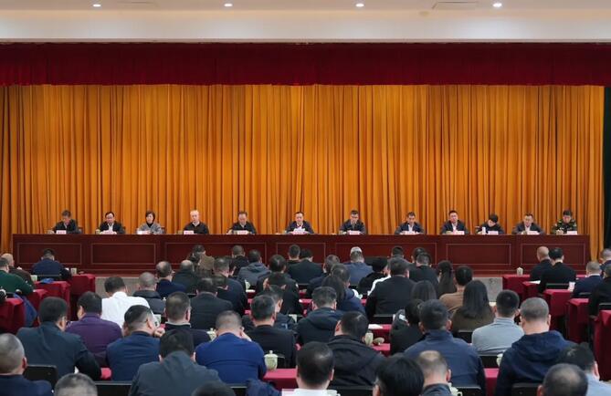 永嘉县委常委会（扩大）会议传达学习贯彻省两会精神