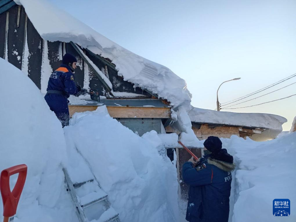 ��Զ������Ӱ뵺�����������˱�ѩ