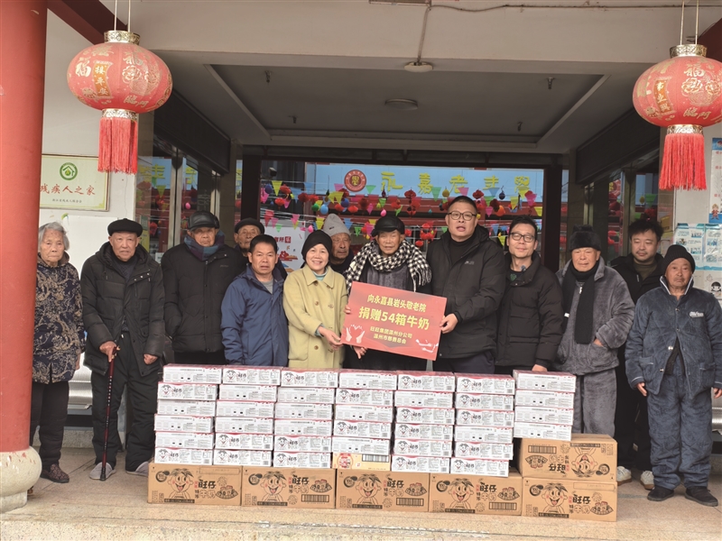 温州爱心团队为千余名学生和老人送去冬日关怀