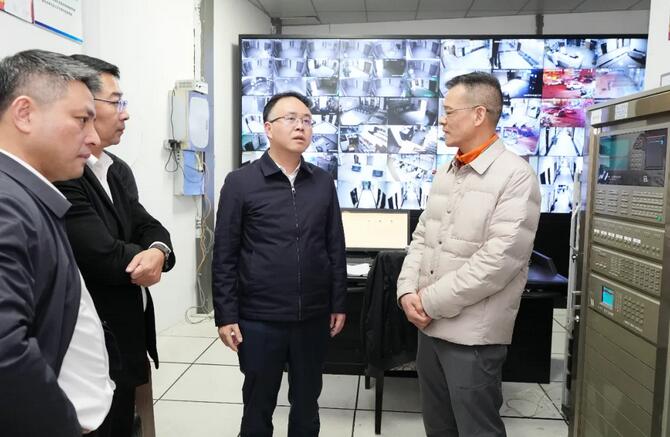 乐清市领导开展“护安强城”夜访夜查工作