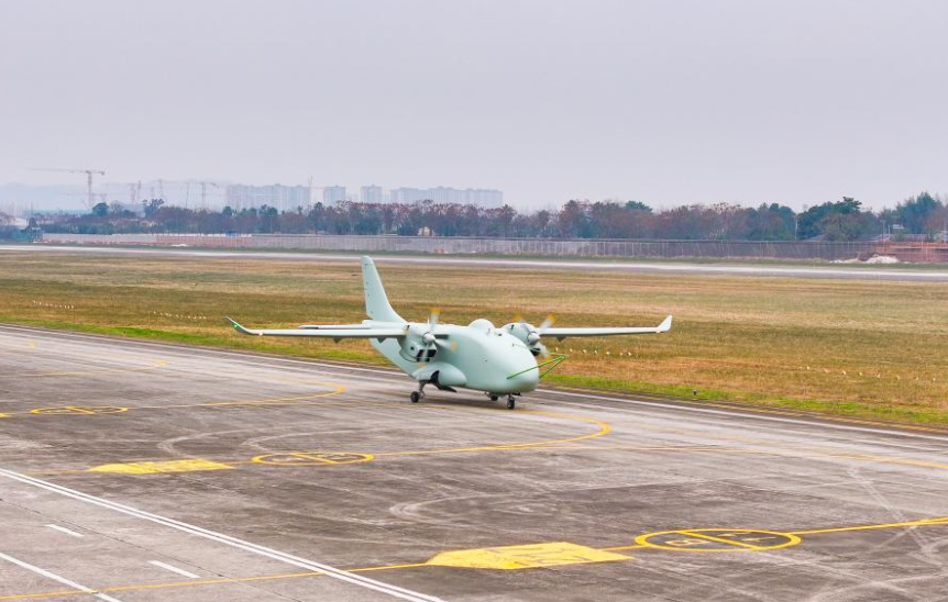全球首款混合动力无人运输机首飞成功