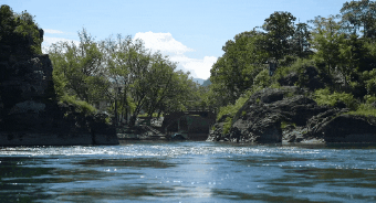 2��5����CCTV-4������һ��������ݵ�ʫ��������