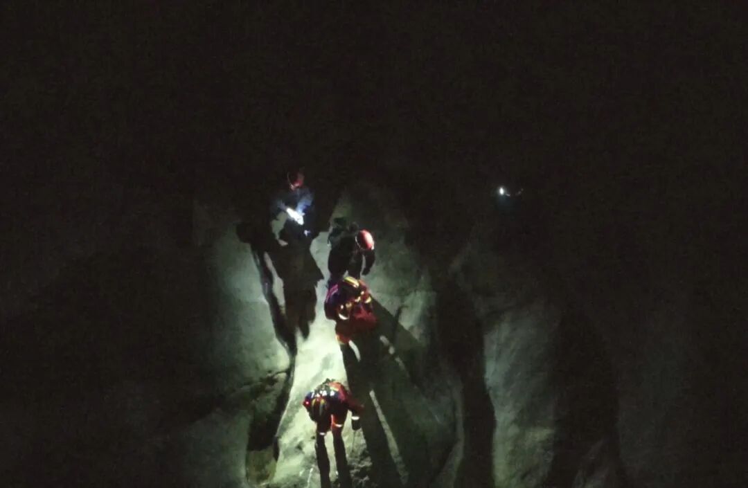 �����һ��ҹ��Ԯ�����˻����ȳ�����������ɽ��6Сʱ����Ӫ����·һ������