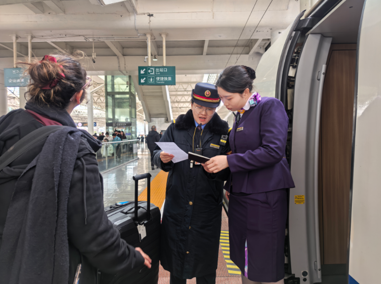 ������վ����ֵ��Ա����ɺ�����������ػ��ÿ���Բ·