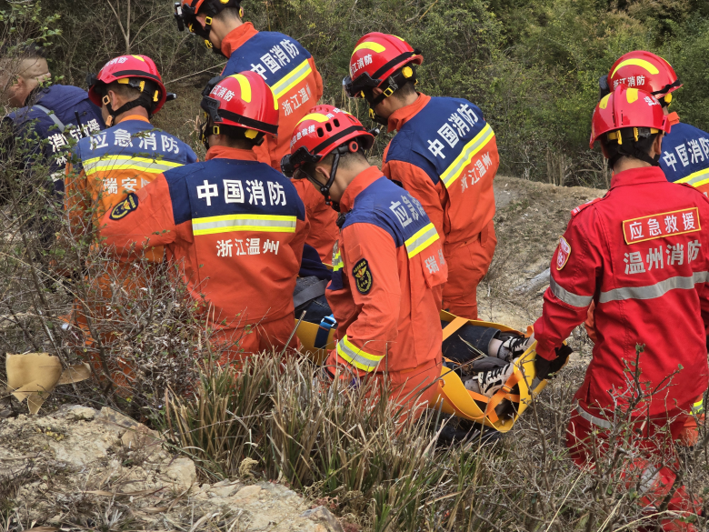 ���ڳ��α�����ɽ��������20����̧�������ο�