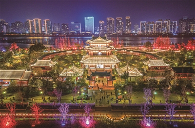 江心夜色醉游人