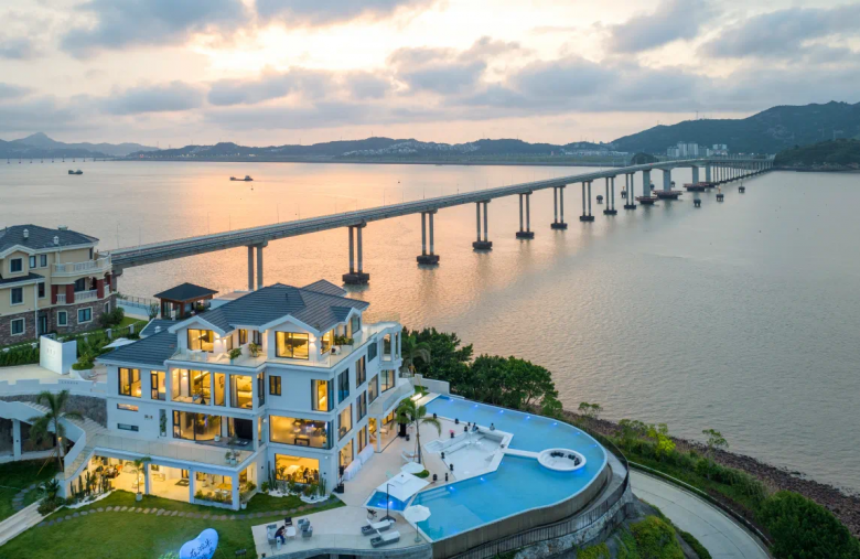 ��ͷ���յ����ڻ𱬱��󣺺�������򿨵��ϲ����