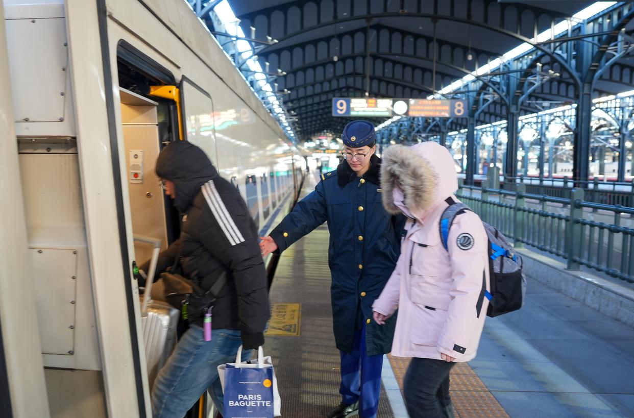 ��������ٳ����������ں󿪹�����һ�߹۲�