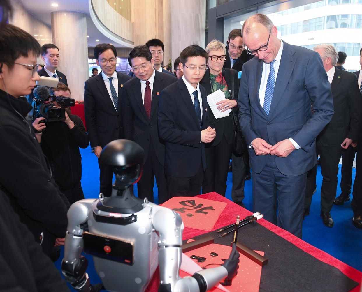 �¹�����Ĭ���ڻ��η���ҵ��Ը�����Ϊ���к����뷢չ֮��