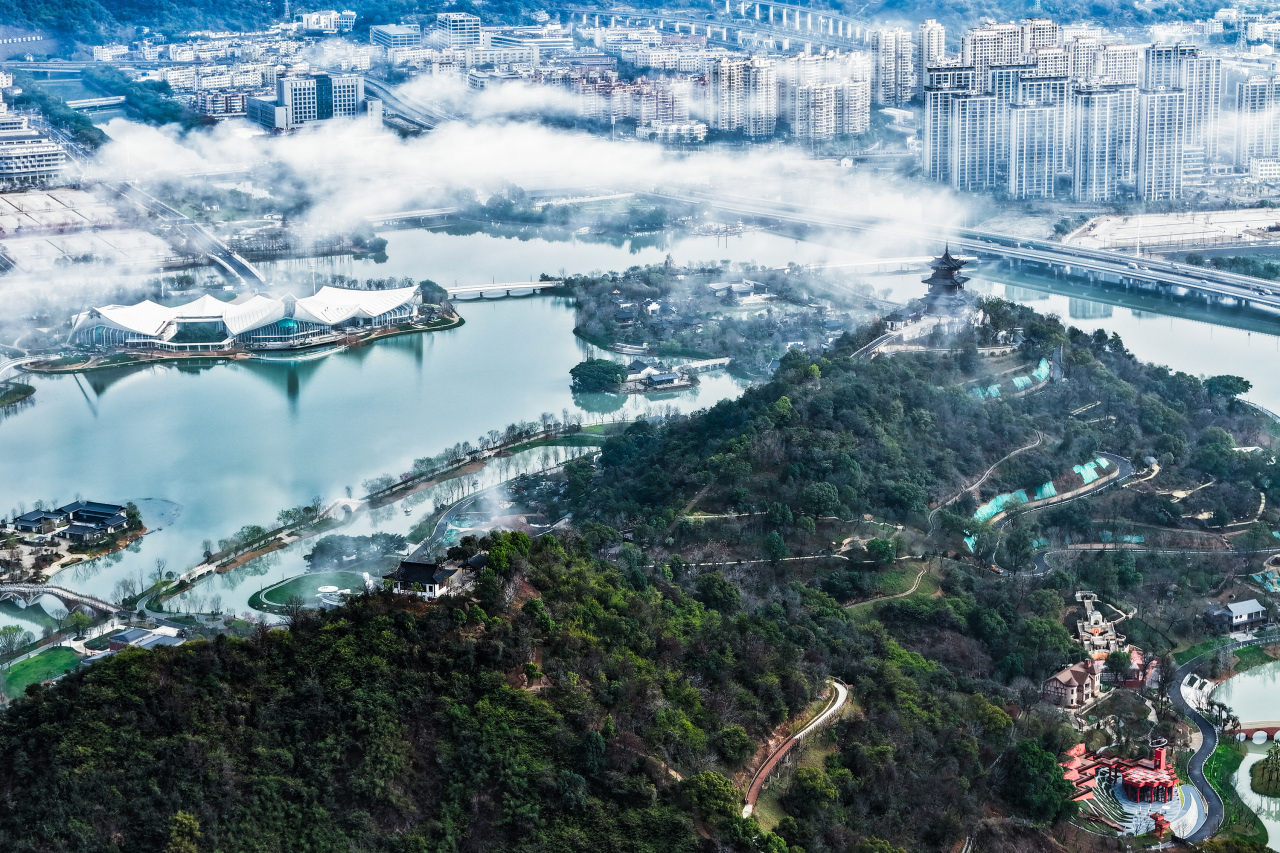 ���F�����ɾ����ƶ˵Ĝ��ݳ�̫������