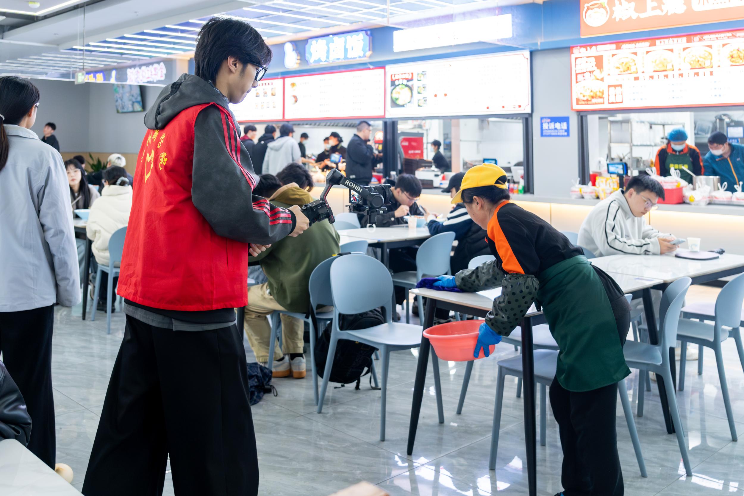 ѧ�׷��£�����Ժѧ���þ�ͷ��¼����