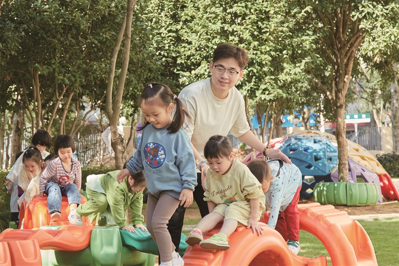 李胜祥:“阳光男团”里的“音乐爸爸”