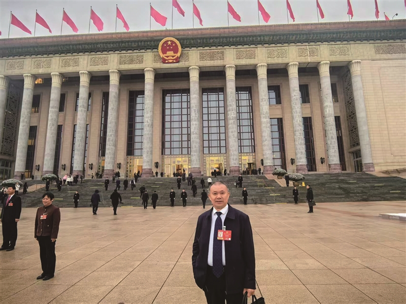 ����飺֧�����ݽ�����ɫ��̼���㼯Ⱥ�Ϳ�չ���Эͬ�Ե�