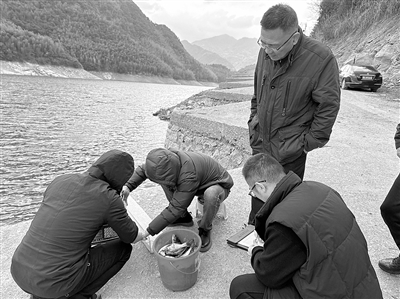 �����ݴ�ˮ�ס�ӭ������ˮ��ʿ��